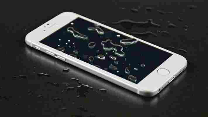 iPhone 6s este rezistent la apă